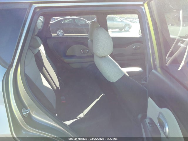 KNDJN2A29G7326303 KIA Soul