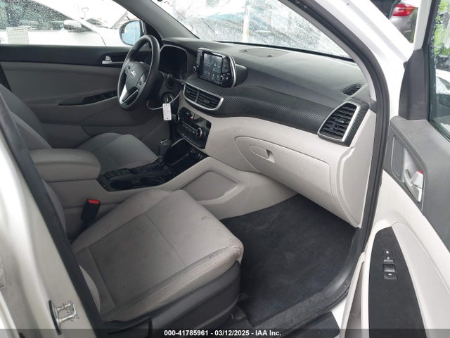 KM8J23A41KU056991 Hyundai TUCSON SE