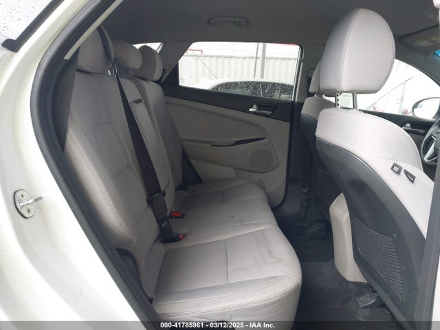 KM8J23A41KU056991 Hyundai TUCSON SE