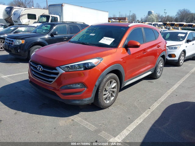 KM8J33A48HU396127 Hyundai TUCSON SE