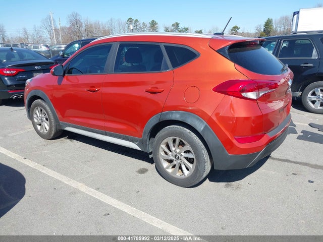 KM8J33A48HU396127 Hyundai TUCSON SE