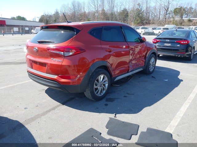 KM8J33A48HU396127 Hyundai TUCSON SE