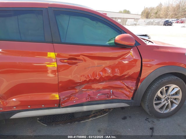 KM8J33A48HU396127 Hyundai TUCSON SE