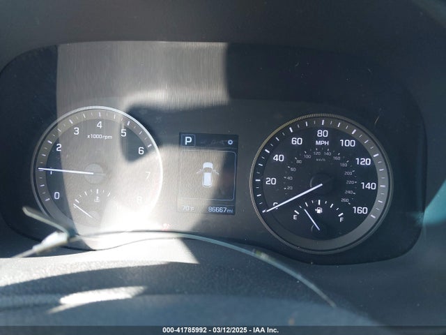 KM8J33A48HU396127 Hyundai TUCSON SE