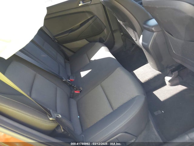 KM8J33A48HU396127 Hyundai TUCSON SE