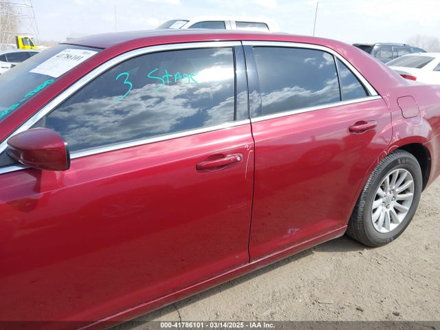 Chrysler 300 2014 2C3CCAAG2EH331160 Image 15