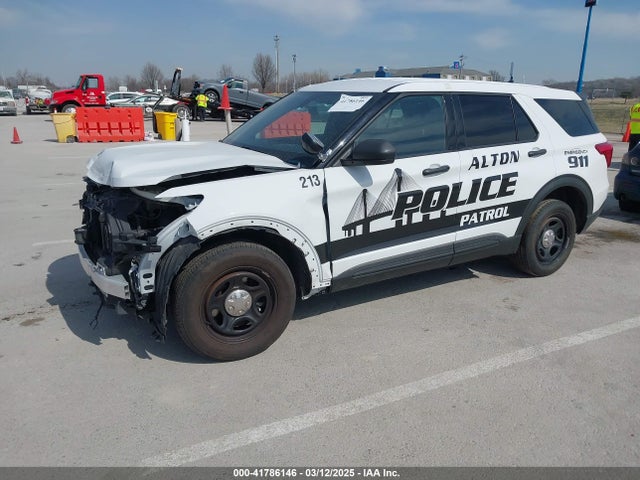 Ford Police Interceptor 2020 1FM5K8AW5LGC67871 Image 2
