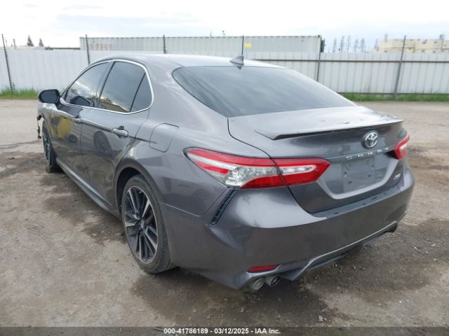 2019 TOYOTA CAMRY 4T1B61HK1KU819822 Photo 2