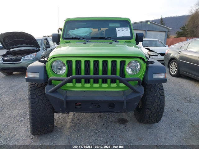 1C4HJXDN6JW293075 Jeep Wrangler Unlimited Sport 4x4