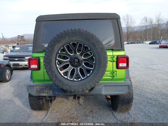 1C4HJXDN6JW293075 Jeep Wrangler Unlimited Sport 4x4
