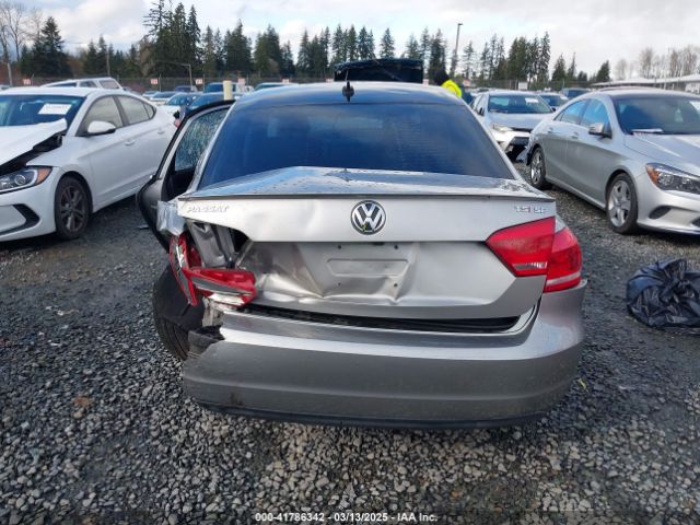 1VWBT7A31EC100743 Volkswagen Passat 1.8t Sport