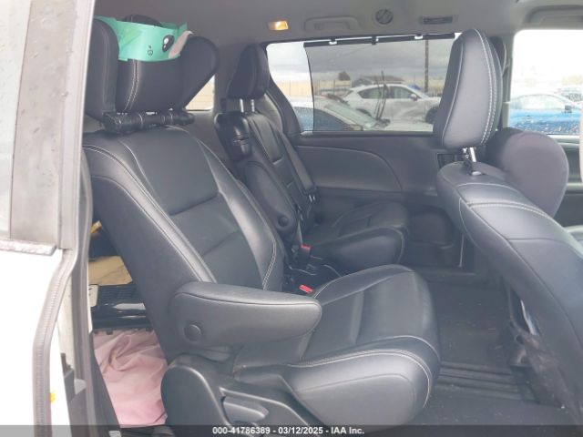 5TDXZ3DC5JS943512 Toyota Sienna Se 8 Passenger