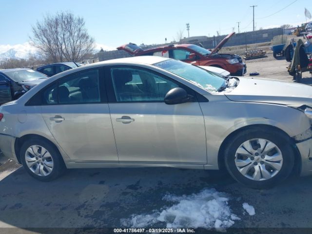 1G1PA5SG5E7434439 Chevrolet Cruze Ls Auto