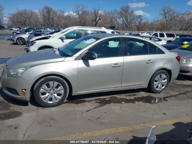 1G1PA5SG5E7434439 Chevrolet Cruze Ls Auto