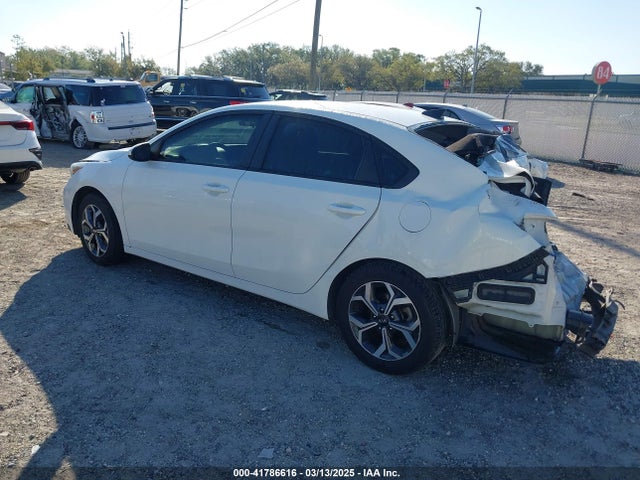3KPF24AD3ME268468 KIA Forte Lxs