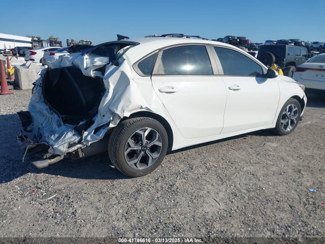 3KPF24AD3ME268468 KIA Forte Lxs