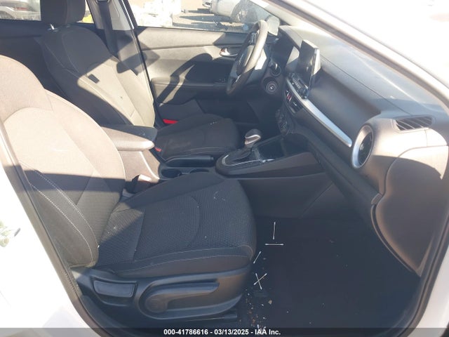 3KPF24AD3ME268468 KIA Forte Lxs