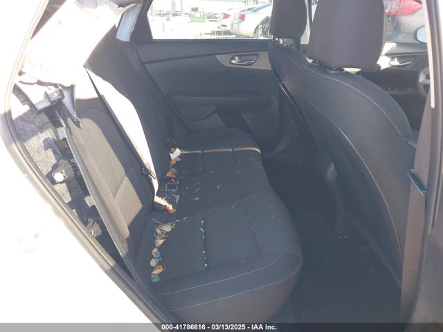 3KPF24AD3ME268468 KIA Forte Lxs