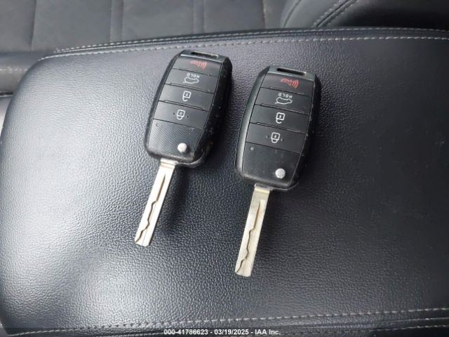 5XYPG4A30KG524272 KIA Sorento 2.4l Lx