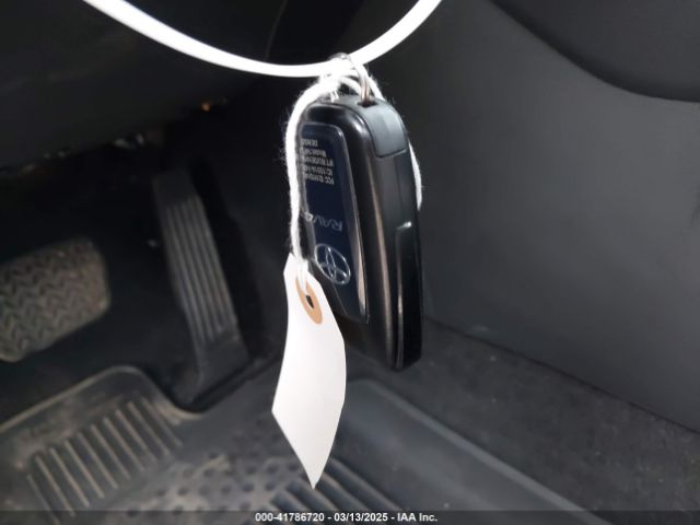 2T3P1RFV7NW294423 Toyota Rav4 Xle