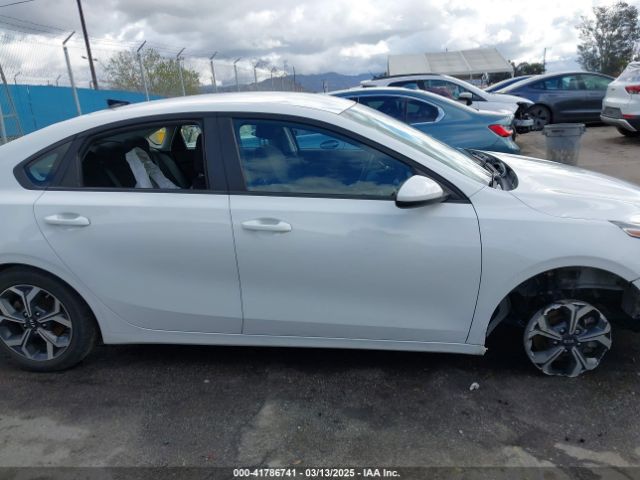 3KPF24AD8KE080266 KIA Forte Lxs