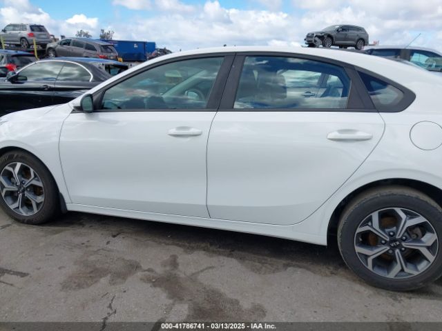 3KPF24AD8KE080266 KIA Forte Lxs