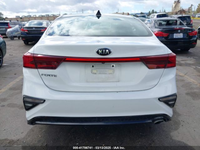 3KPF24AD8KE080266 KIA Forte Lxs