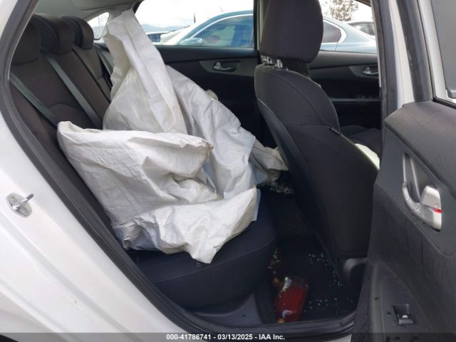 3KPF24AD8KE080266 KIA Forte Lxs