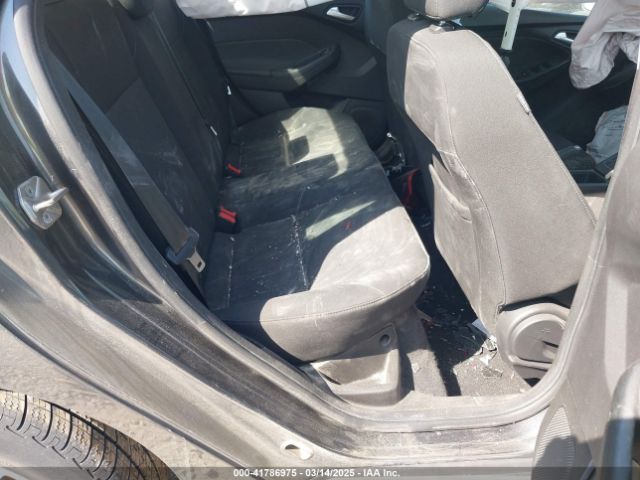 1FADP3F28HL204391 Ford FOCUS SE