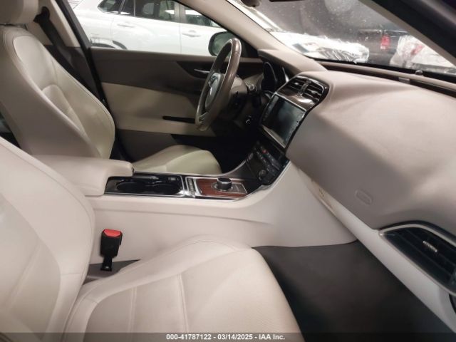 2017 JAGUAR XE SAJAK4BV0HCP14916 Photo 4