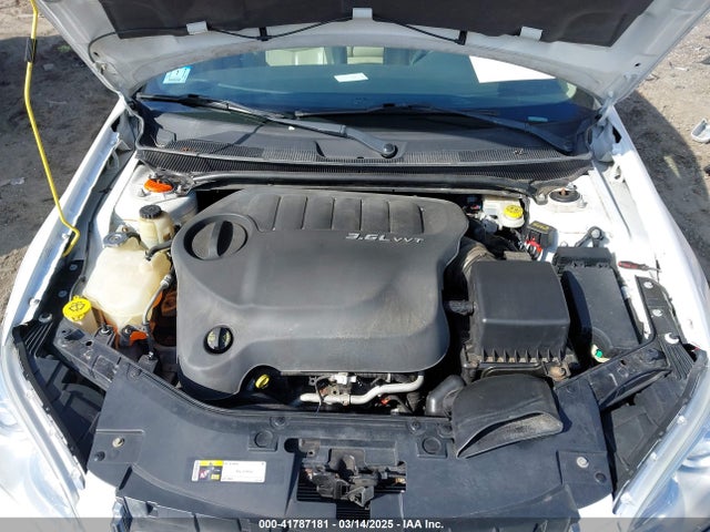 2014 Chrysler 200 Limited მანქანა იყიდება აუქციონზე, vin: 1C3CCBCG2EN135312, აუქციონის ნომერი: 41787181