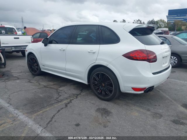 2013 PORSCHE CAYENNE WP1AD2A20DLA79077 Photo 2