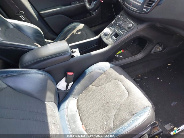 1C3CCCBG2FN638802 Chrysler 200 S