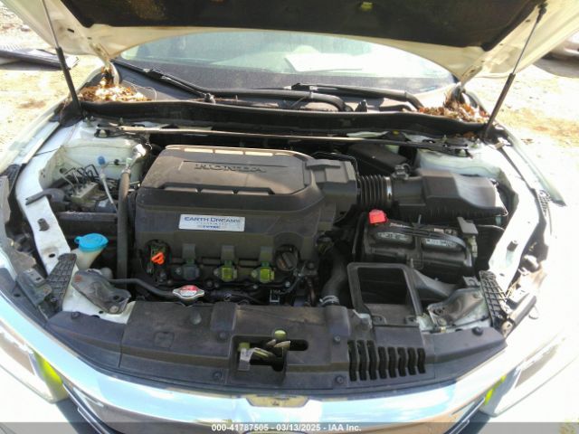 1HGCR3F98GA015118 Honda Accord Touring