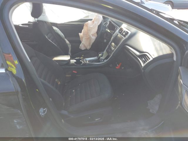 3FA6P0H92GR162527 Ford FUSION SE