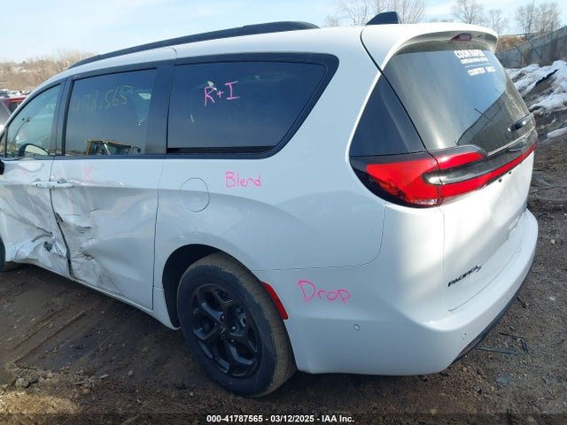 Chrysler Pacifica Hybrid Premium S Appearance Pkg 2024 2C4RC1S7XRR147640 Image 3