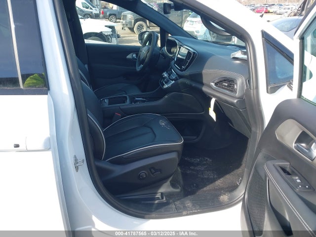 Chrysler Pacifica Hybrid Premium S Appearance Pkg 2024 2C4RC1S7XRR147640 Image 5