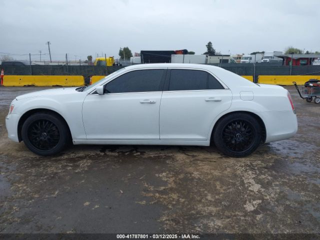 2C3CCAAG2EH235495 Chrysler 300