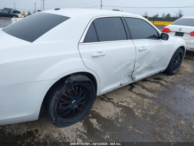 2C3CCAAG2EH235495 Chrysler 300