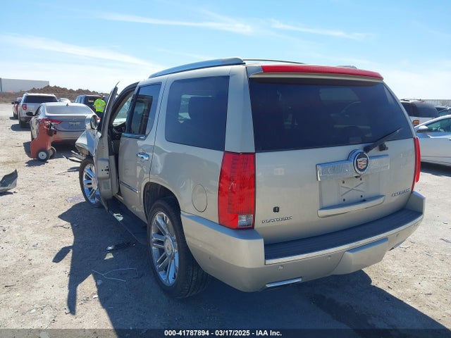 2013 CADILLAC ESCALADE 1GYS4DEF9DR130257 Photo 2