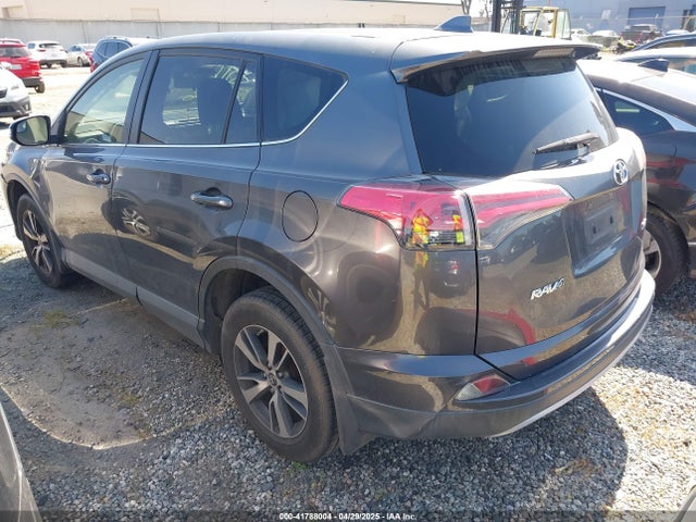 JTMWFREV6JJ175575 Toyota Rav4 Xle