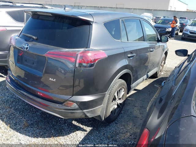 JTMWFREV6JJ175575 Toyota Rav4 Xle