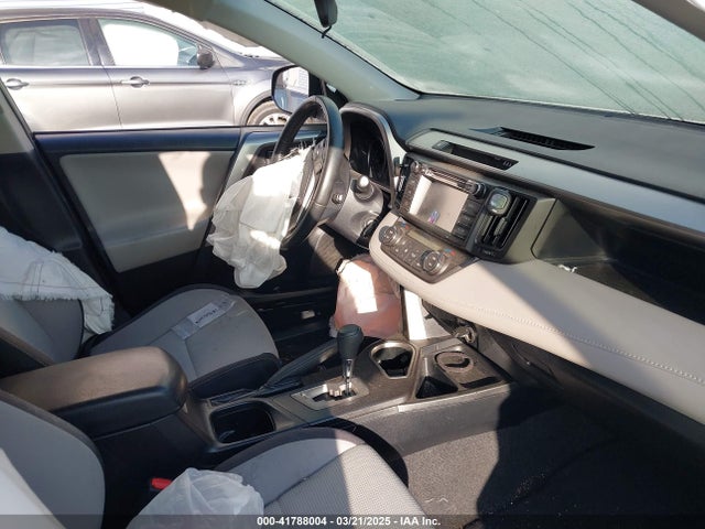 JTMWFREV6JJ175575 Toyota Rav4 Xle