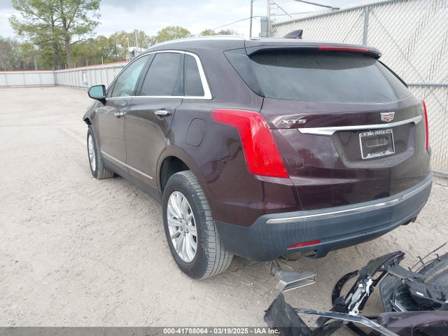 2017 CADILLAC XT5 1GYKNARS4HZ227715 Photo 2
