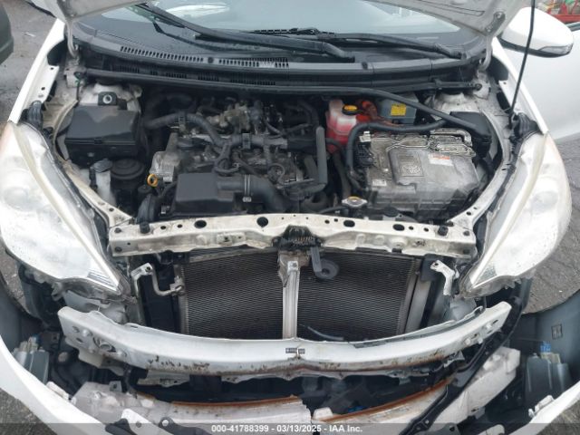 JTDKDTB34E1563091 Toyota Prius C One