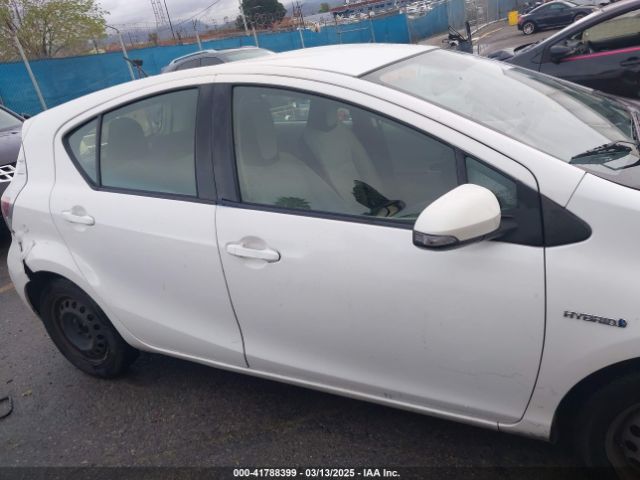 JTDKDTB34E1563091 Toyota Prius C One