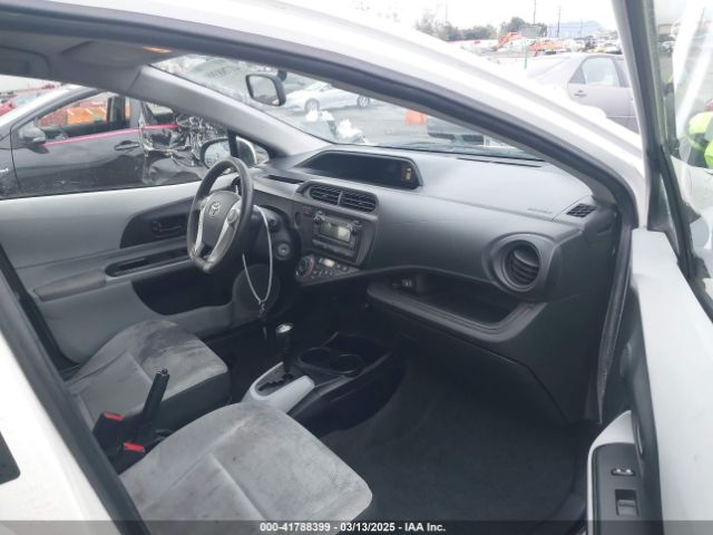 JTDKDTB34E1563091 Toyota Prius C One