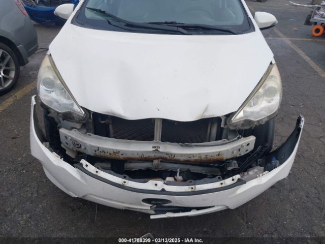 JTDKDTB34E1563091 Toyota Prius C One