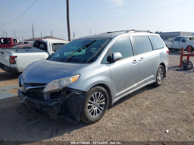 5TDYZ3DC3JS919973 Toyota Sienna Xle 8 Passenger