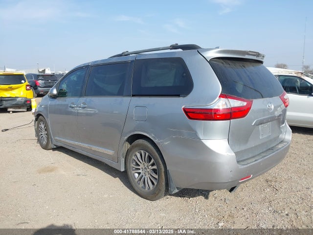 5TDYZ3DC3JS919973 Toyota Sienna Xle 8 Passenger